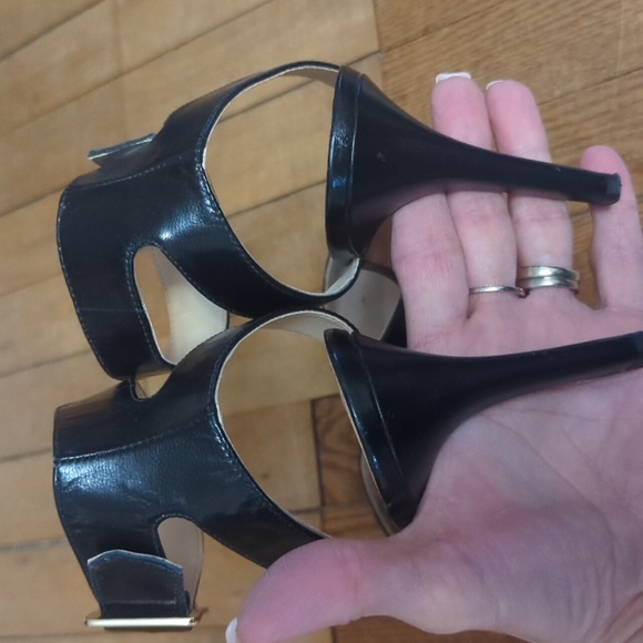 Nine West Pumps. 9.5. Black - Picture 4 of 6